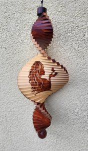 Windspiel aus Holz - Windspirale - Holzspirale, Länge 60 cm - Mädchen mit Schmetterling