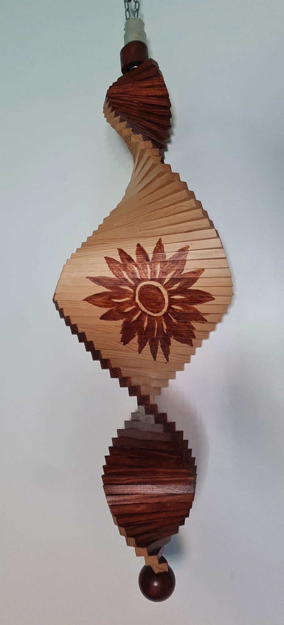 Windspiel aus Holz - Windspirale - Holzspirale, Länge 70 cm - Blüte - zum Schließen ins Bild klicken