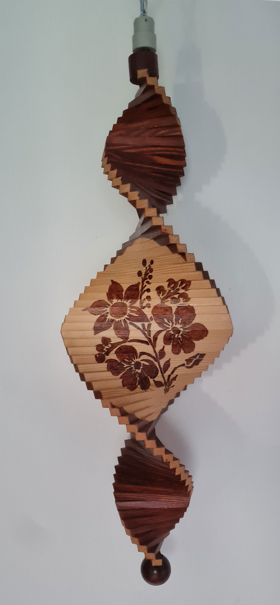 Windspiel aus Holz - Windspirale - Holzspirale, Länge 70 cm - Blume - zum Schließen ins Bild klicken