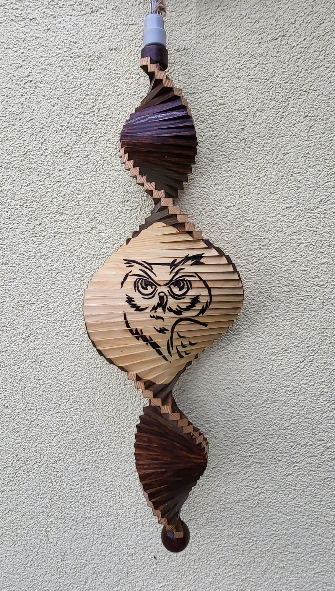 Windspiel aus Holz - Windspirale - Holzspirale, Länge 70 cm - Eule - zum Schließen ins Bild klicken